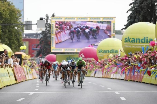 Theo Bos (Belkin) hits out like a shot