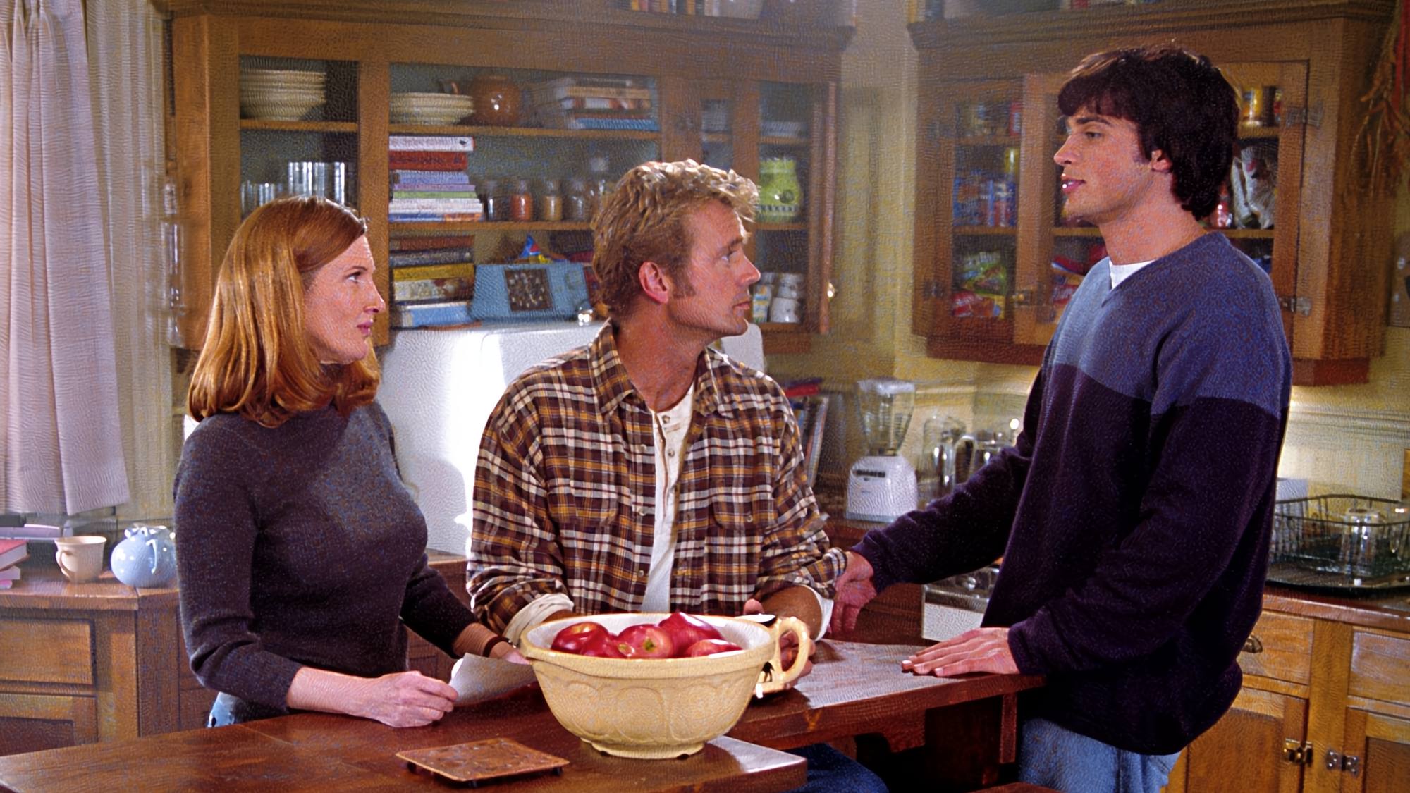 Annette O'Toole, John Schneider and Tom Welling in Smallville
