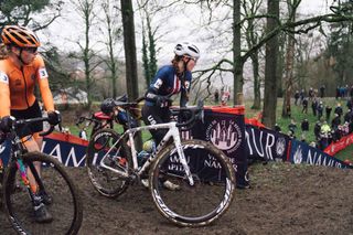 Kaya Musgrave negotiates the mud at World Cup Namur junior race 2021