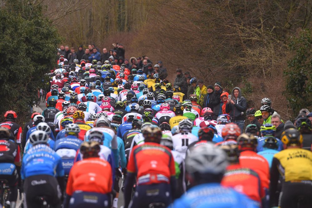 The peloton climbs on of the heligen at E3 Harelbeke