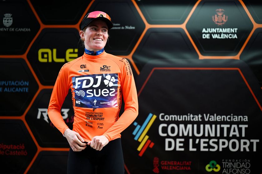 Demi Vollering in the orange Volta Femenina de la Comunitat Valenciana leader&#039;s jersey