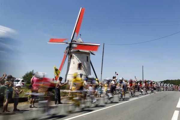 The peloton was moving faster than the windmill