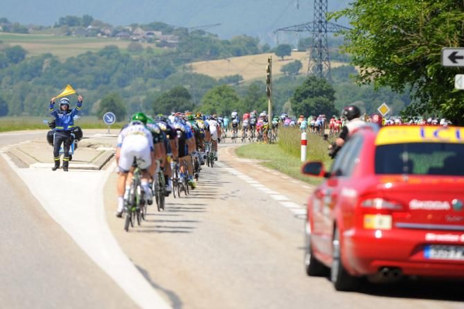 The peloton in action during stage 6 of the Crit&eacute;rium du Dauphin&eacute;