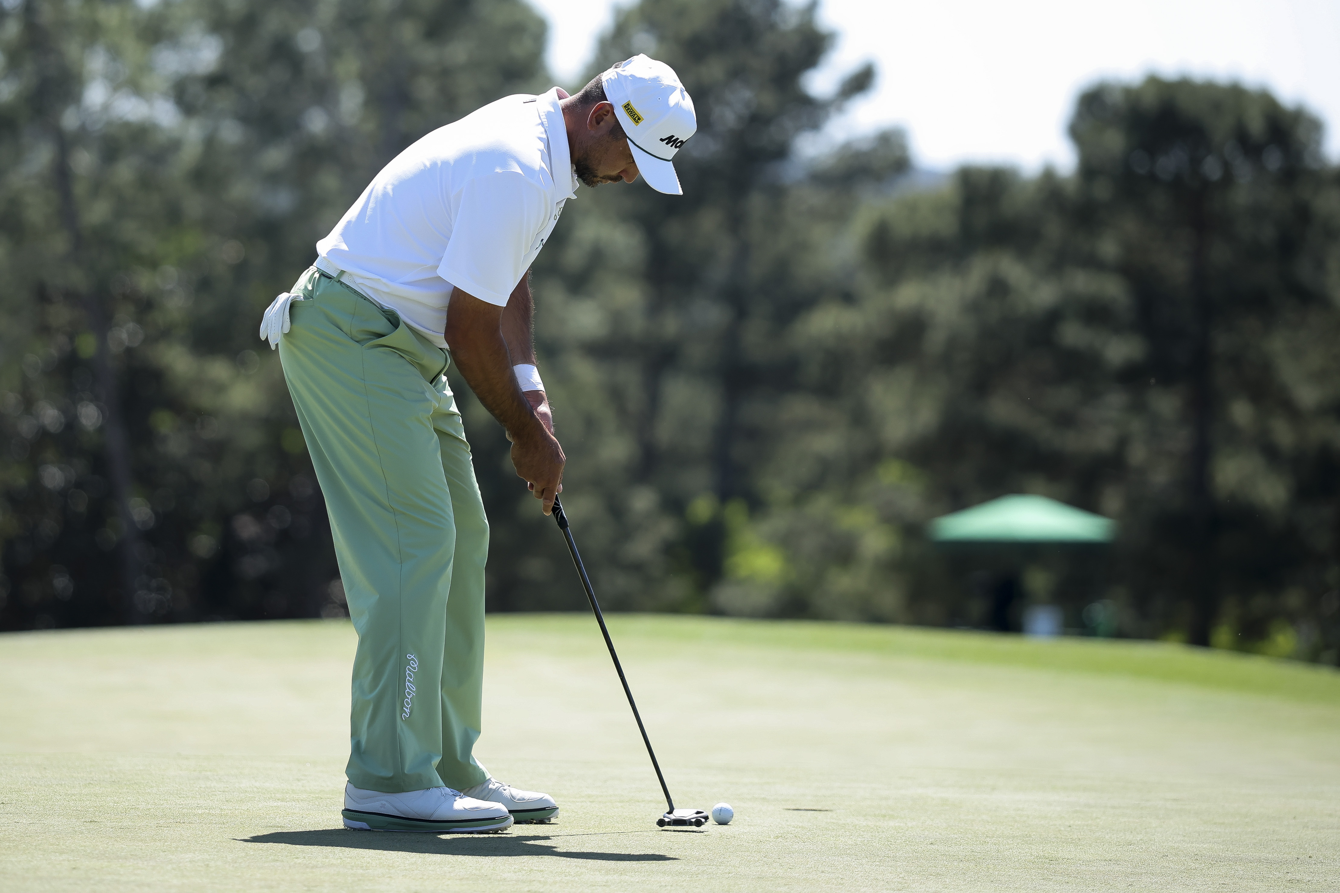 Jason Day putts on the 18th green during the first round of the 2026 Masters Tournament at Augusta National Golf Club