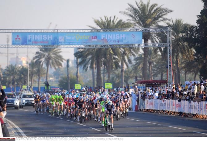 The peloton complete one of the ten laps in Doha