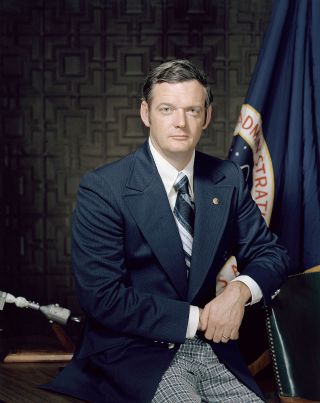 Official NASA portrait of Glynn Lunney when he was serving as the U.S. technical director for the Apollo-Soyuz Test Project.