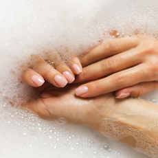 nails over bubble bath