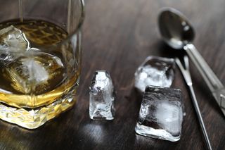 CGM Experiment : Whisky with Ice vs Whisky with Mixer?