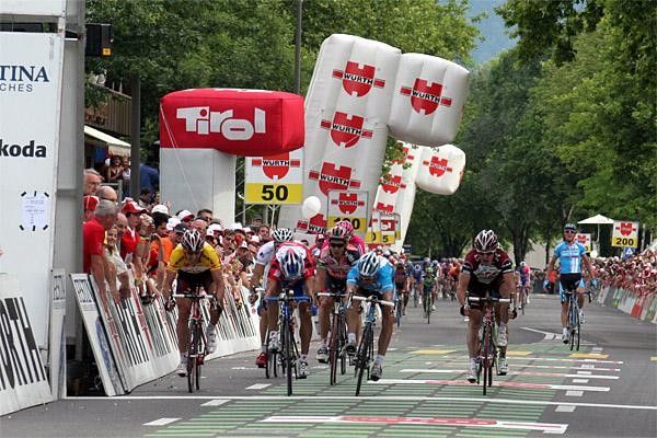 Erik Zabel wins stage 2