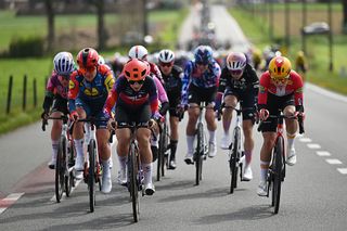 Tour of Flanders Women LIVE - The race is alive with attacks but no breakaway yet