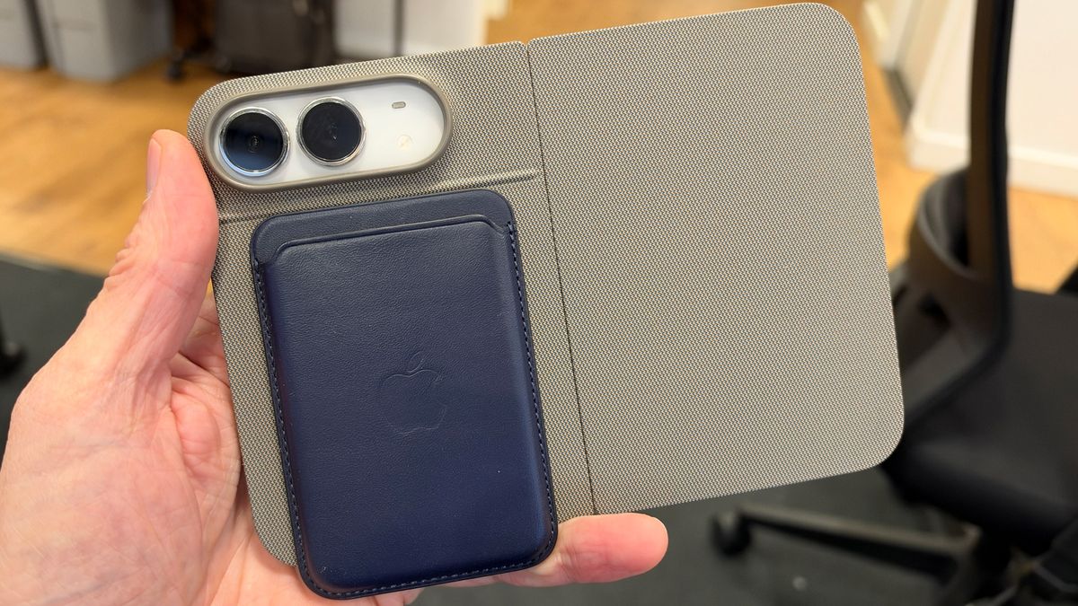Apple iPhone Duo with MagSafe Wallet