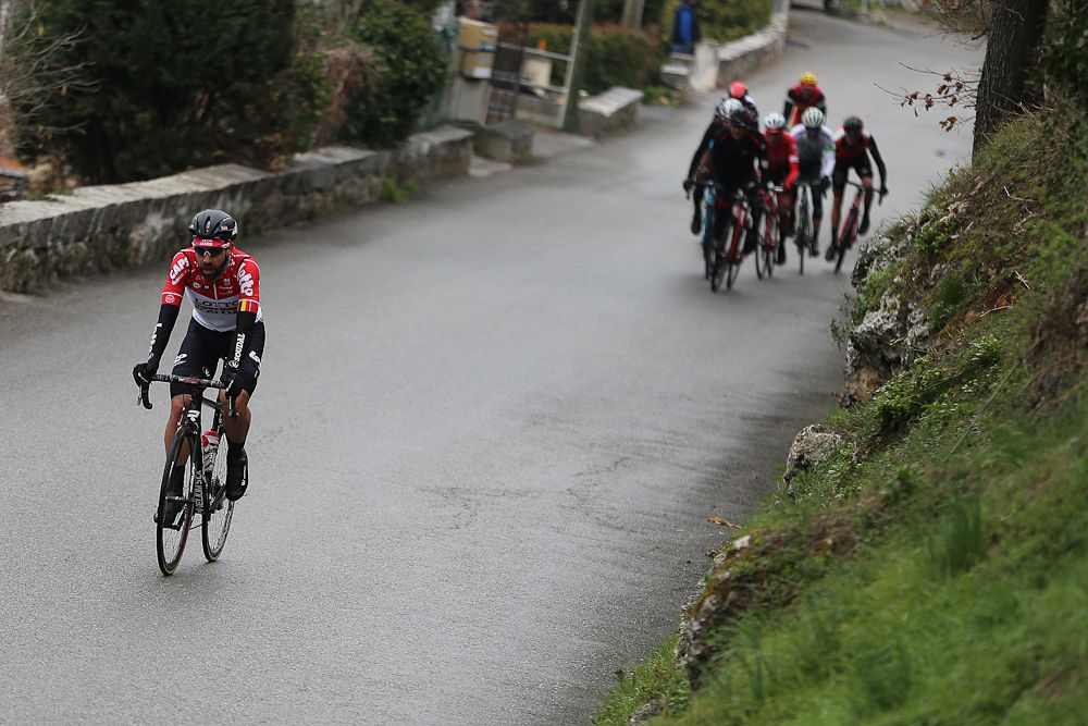 The leaders play cat and mouse on the final climb