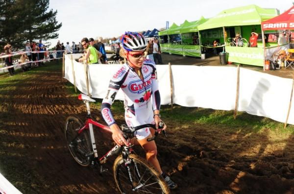 Meredith Miller (California Giant Berry/Specialized) running her bike on her way to a podium finish.