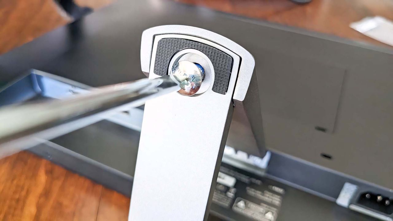 Monoprice Dark Matter 27-inch gaming monitor screw base.