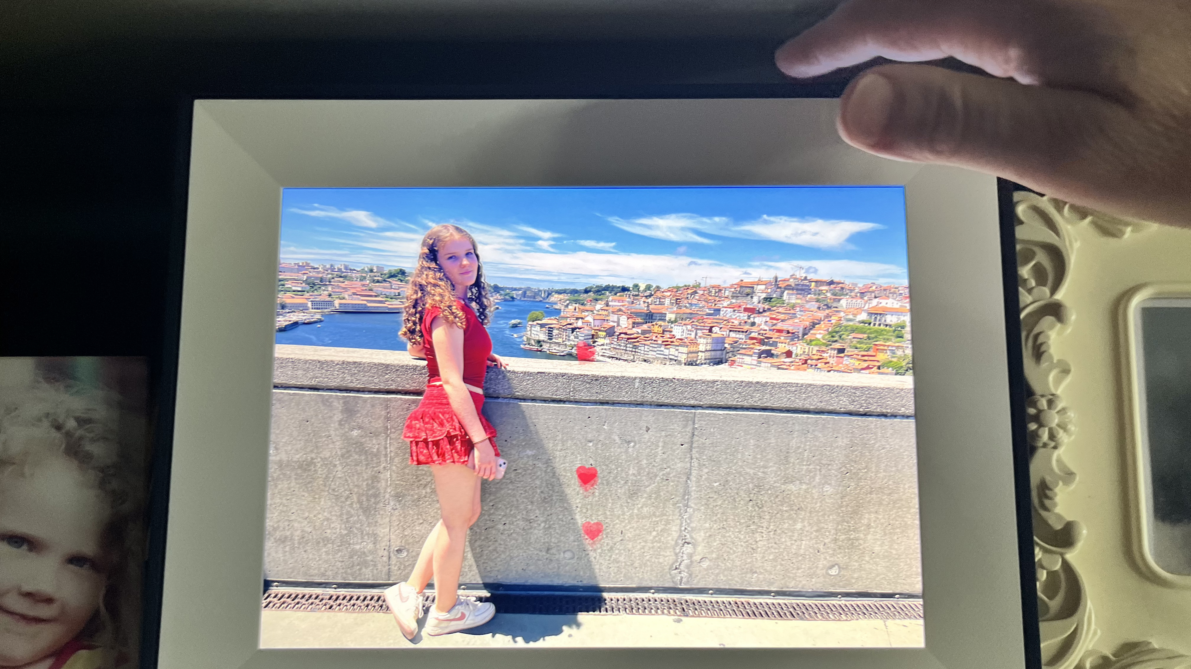 Tapping Aura Aspen digital photo frame to give images some 'love'