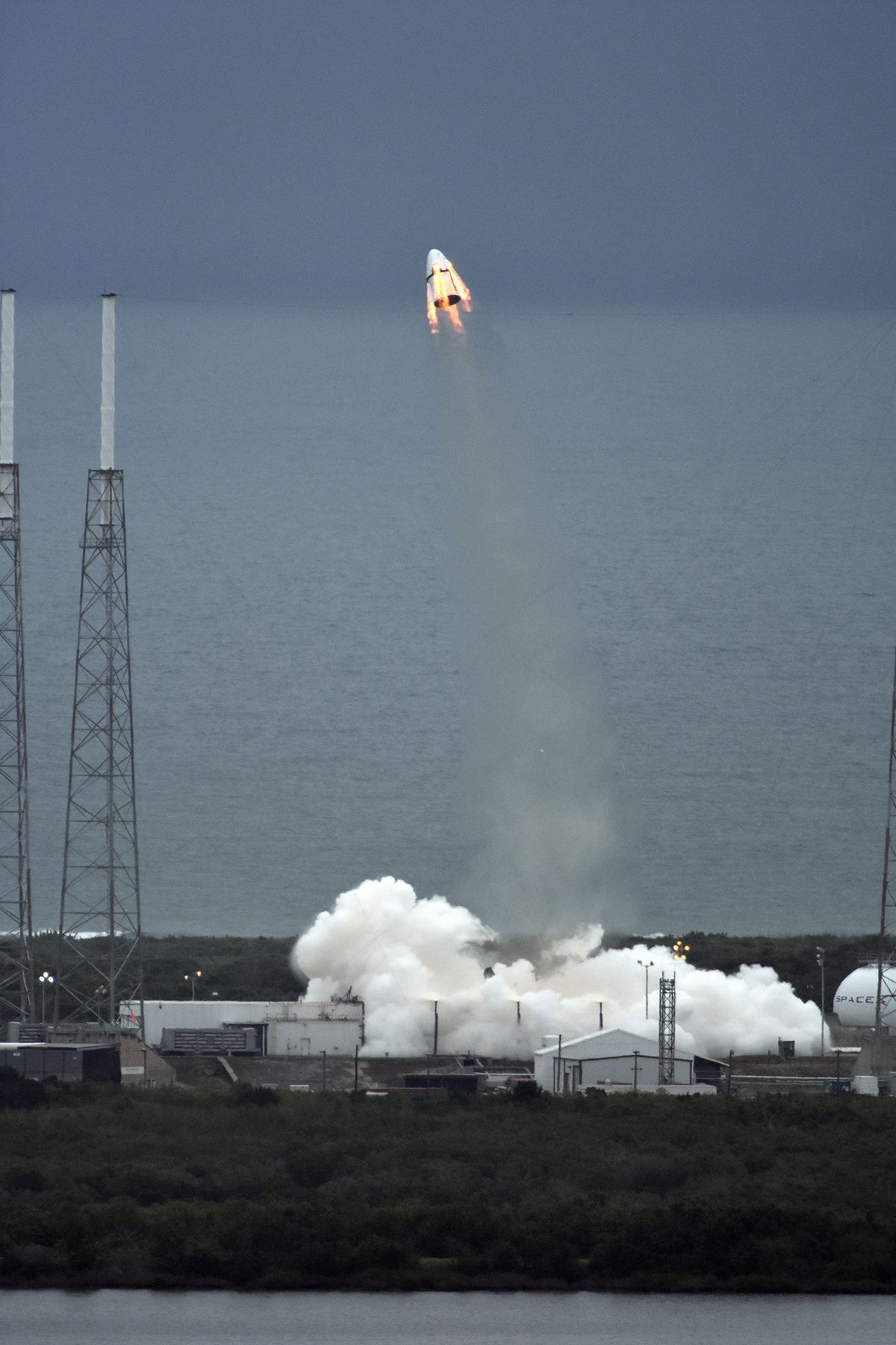 Spacex Tests Revolutionary Dragon Launch Escape System To Save