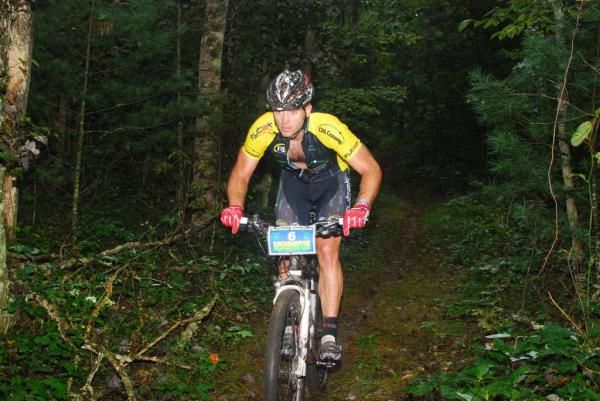Michael Simonson rolls along Wolf Ridge trail in 6th place right behind Evan Plews and Rob Spreng.