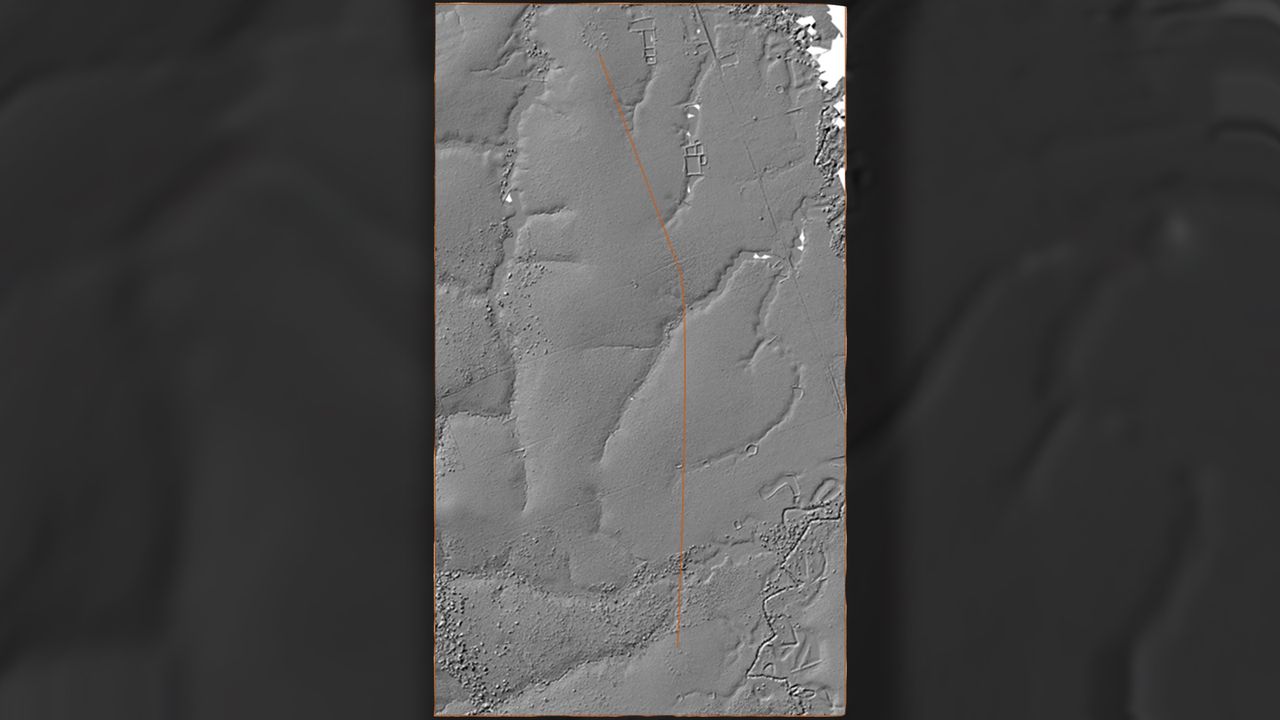 A principal road (in red) connecting the connecting the Caboquim and Boa Esperança villages. Scale bar = 100 m.