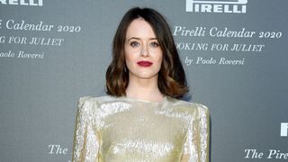 claire foy with light brown hair highlights