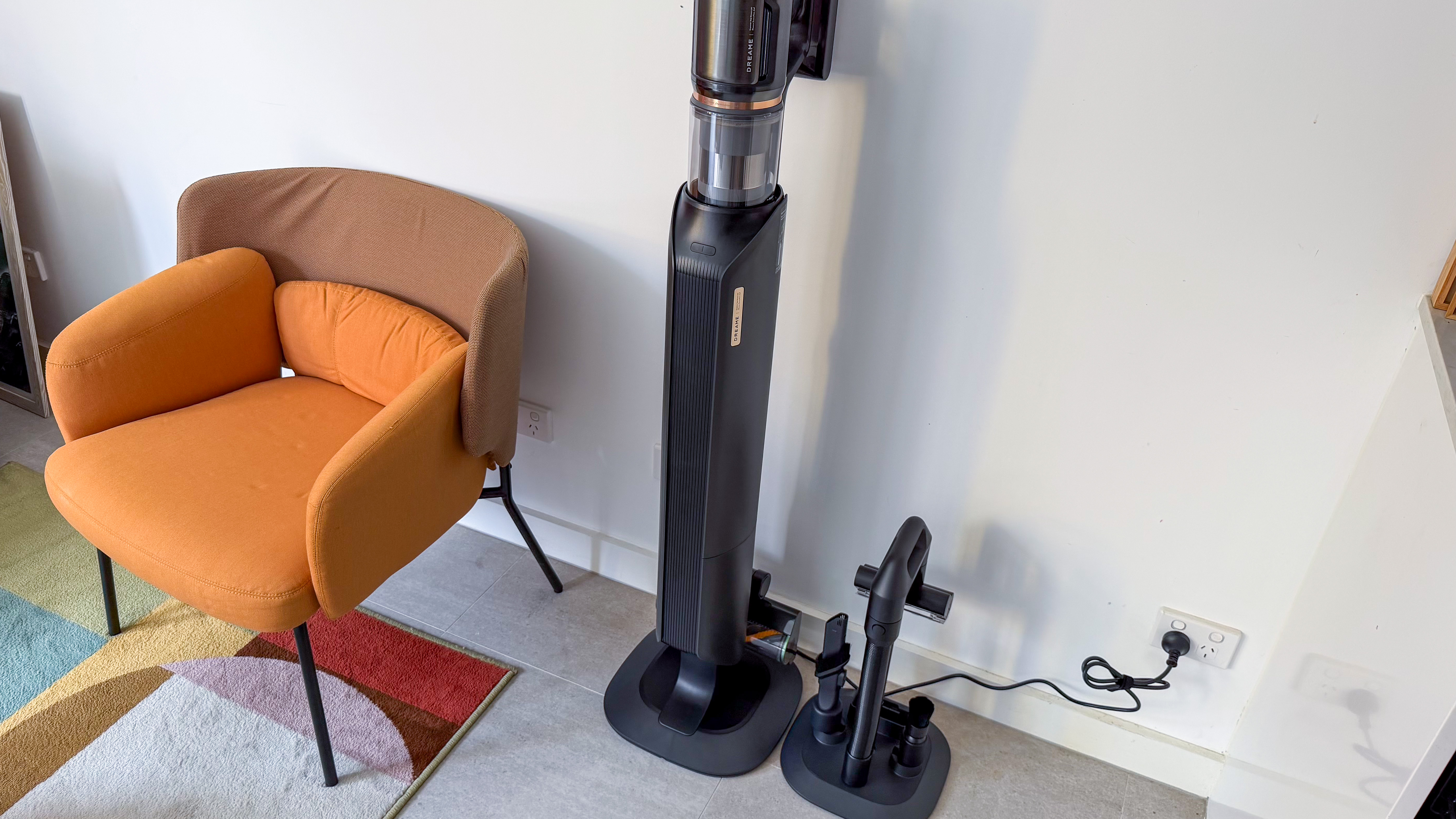 Dreame Z50 Station beside its accessory cradle