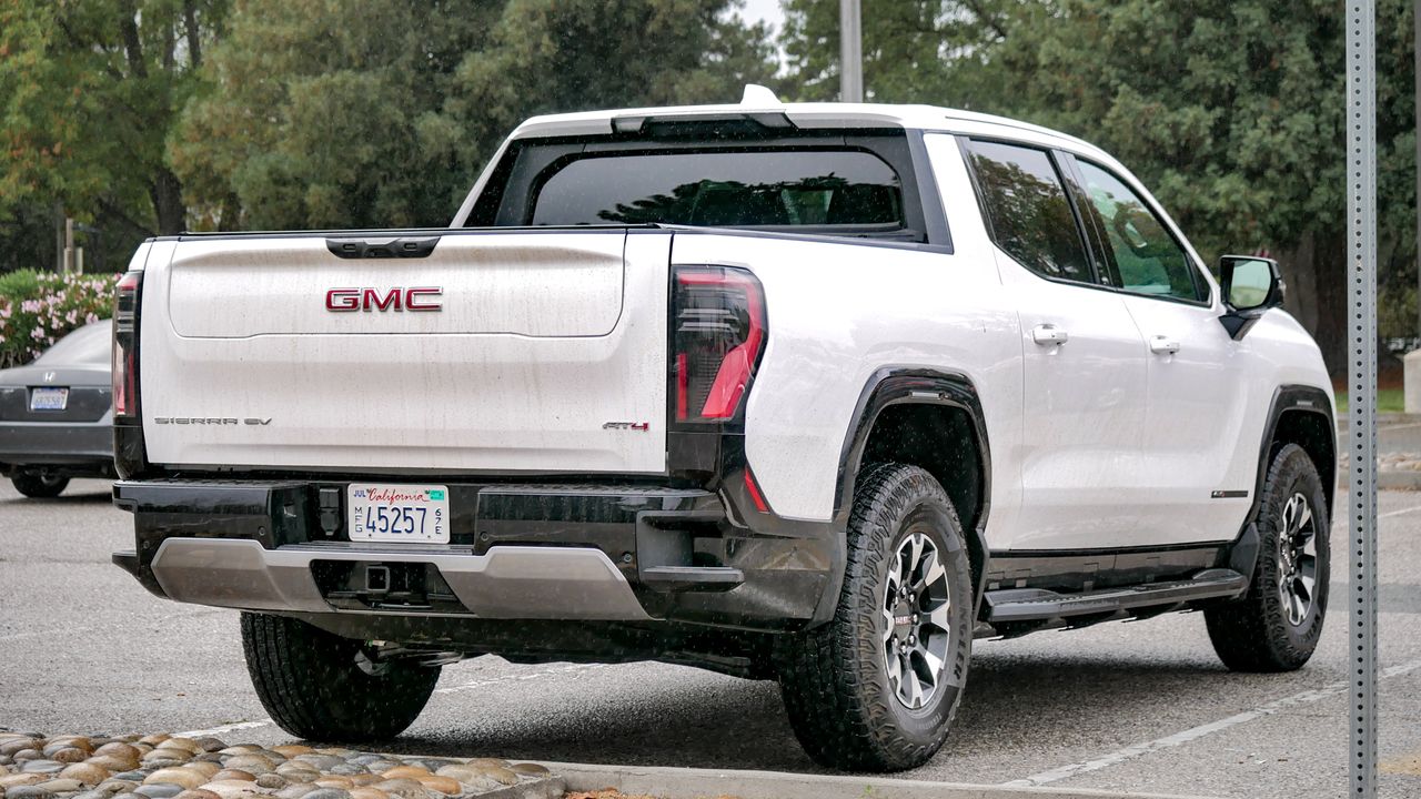 2025 GMC Sierra EV test drive.