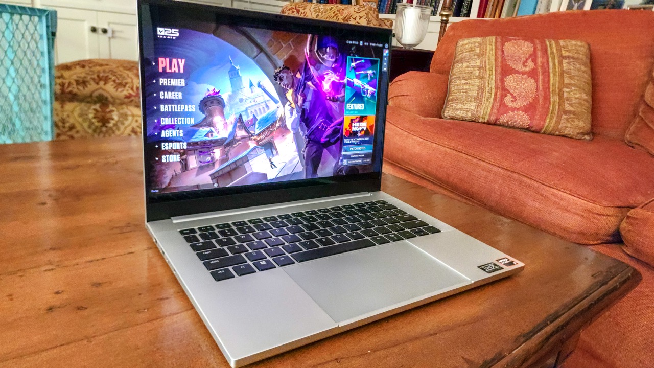 Razer Blade 14 (2025) display with Valorant
