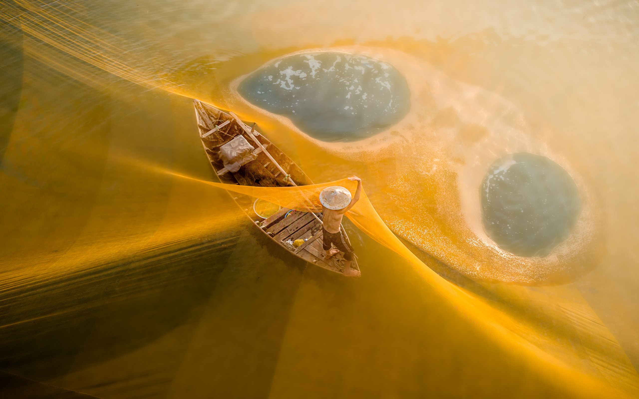 Aerial Photographer Turns Fishing Scene into Fine Art