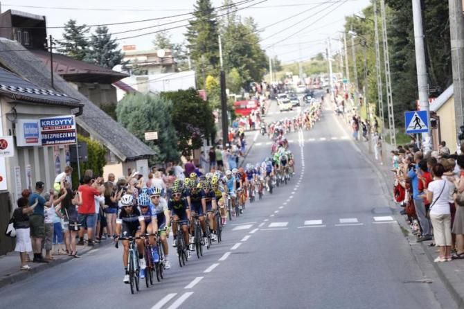 Omega Pharma-Quickstep lines out the peloton