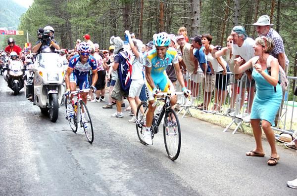 Alberto Contador (Astana) and Joaquin Rodriguez (Katusha) distance themselves from the other GC contenders.