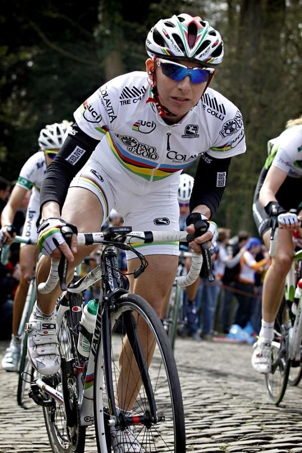 Giorgia Bronzini (Colavita Forno d'Asolo) in Flanders.