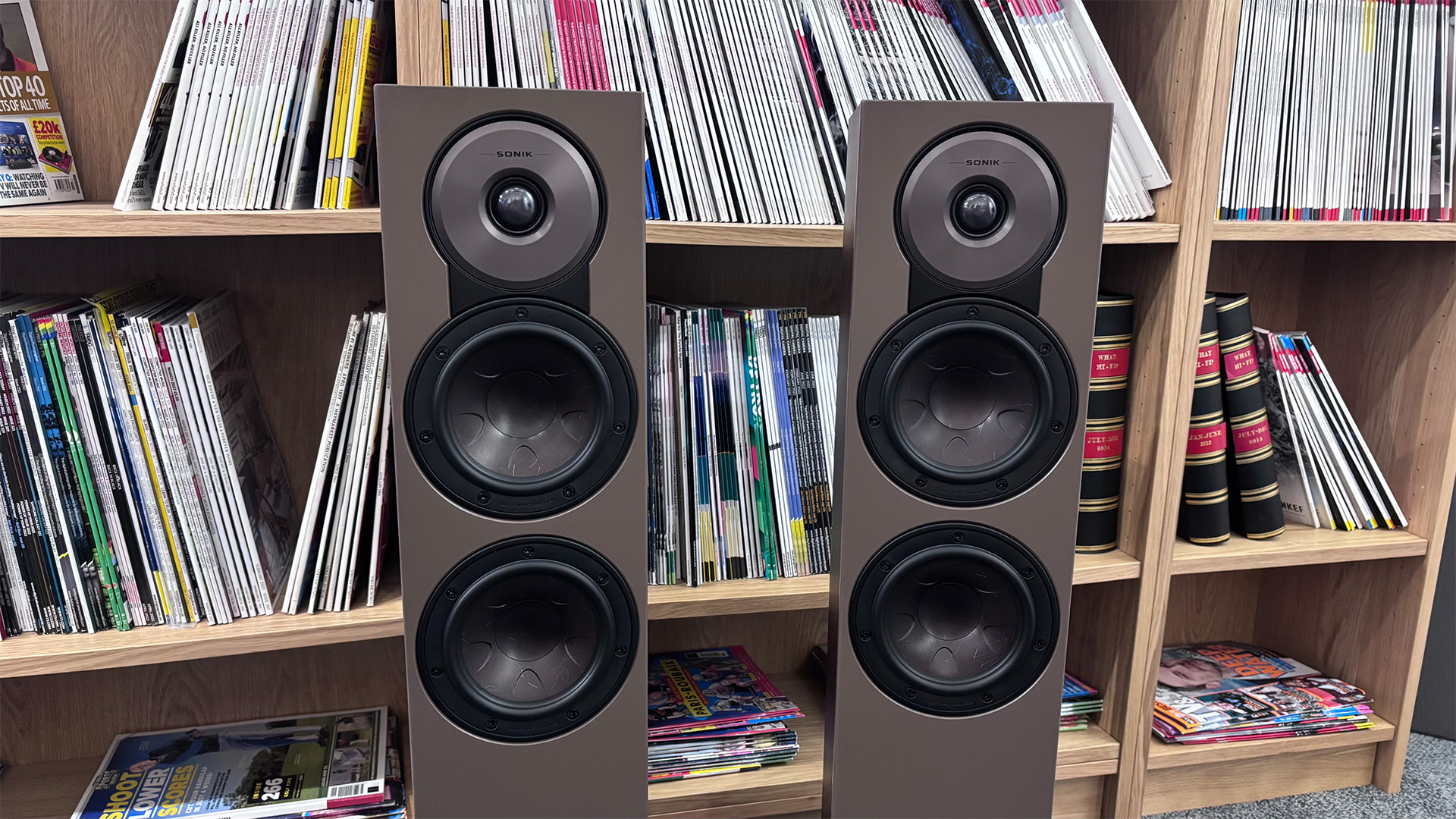 Dali Sonik 5 floorstanding speakers