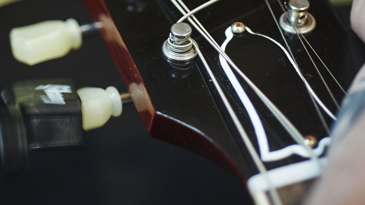 10 guitar setup hacks tips on changing strings and staying in tune