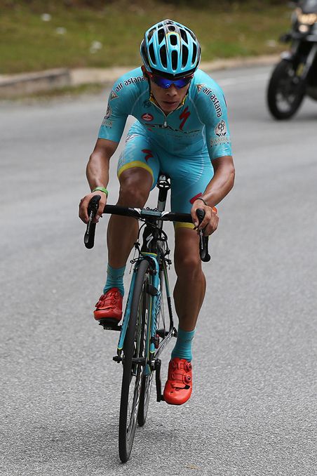 Miguel Angel Lopez (Astana) heads for a stage win in Langkawi
