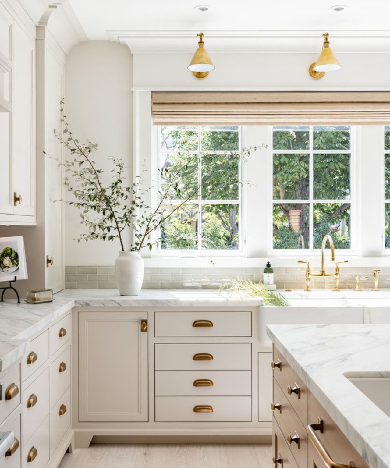 5 ways to decorate with Edgecomb Gray, Benjamin Moore's softest gray ...
