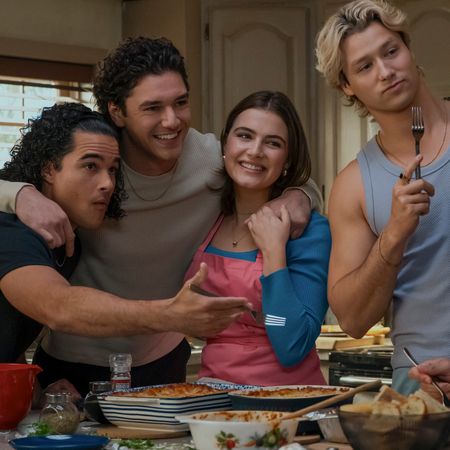 (l-r) John Tucker (Jalen Thomas Brooks), Garrett Graham (Belmont Cameli), Hannah Wells (Ella Bright), Dean Di Laurentis (Stephen Thomas Kalyn) and John Logan (Antonio Cipriano) in OFF CAMPUS