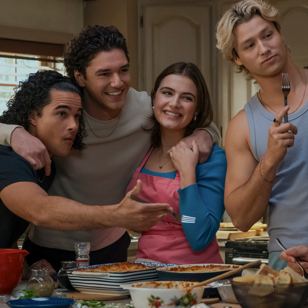 (l-r) John Tucker (Jalen Thomas Brooks), Garrett Graham (Belmont Cameli), Hannah Wells (Ella Bright), Dean Di Laurentis (Stephen Thomas Kalyn) and John Logan (Antonio Cipriano) in OFF CAMPUS