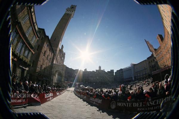 The Montepaschi Strade Bianche finishes in Siena's stunning Piazza del Campo.