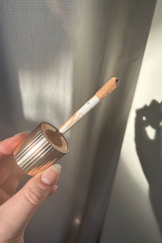 Charlotte Tilbury Flawless Filter - image of the doe foot applicator