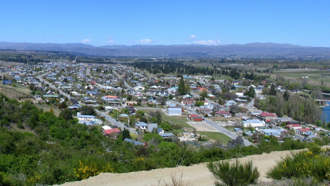 panorama_of_clyde_otago_new_zealand.jpg