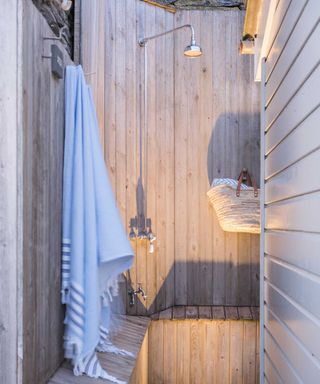 outdoor shower at The Edge accommodation from Unique Homestays