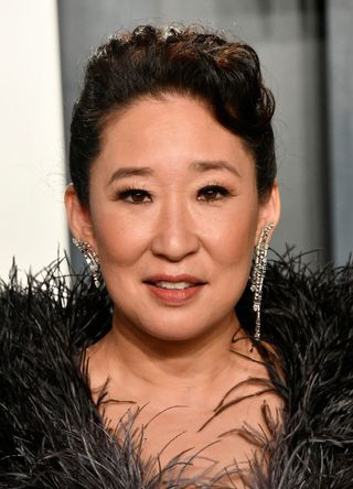 Sandra Oh attends the 2020 Vanity Fair Oscar Party hosted by Radhika Jones at Wallis Annenberg Center for the Performing Arts on February 09, 2020 in Beverly Hills, California