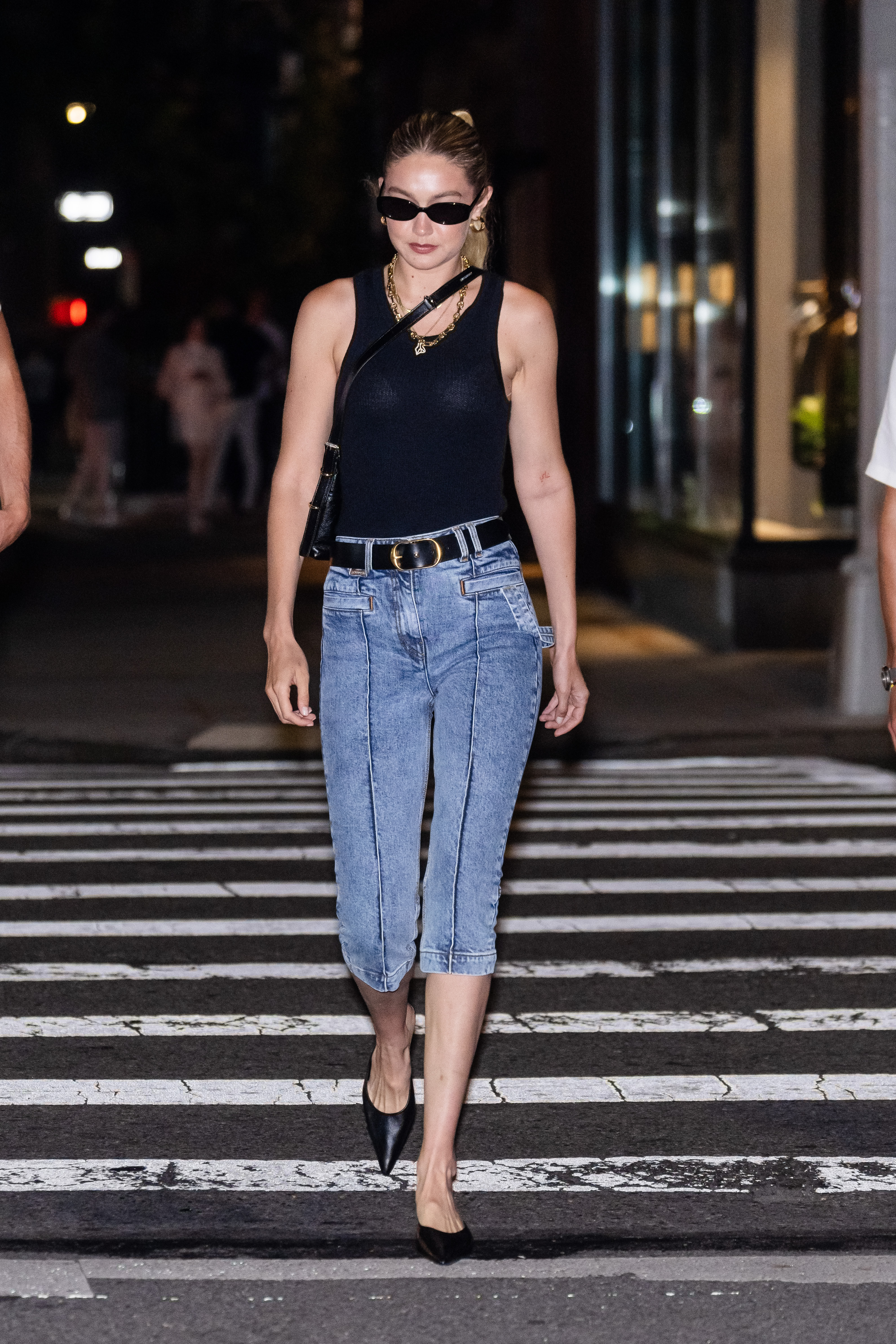 Gigi Hadid wears capri jeans.