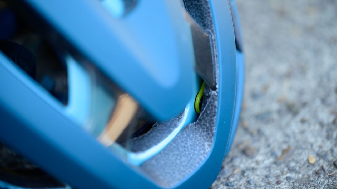 Giro Aries Spherical internal system