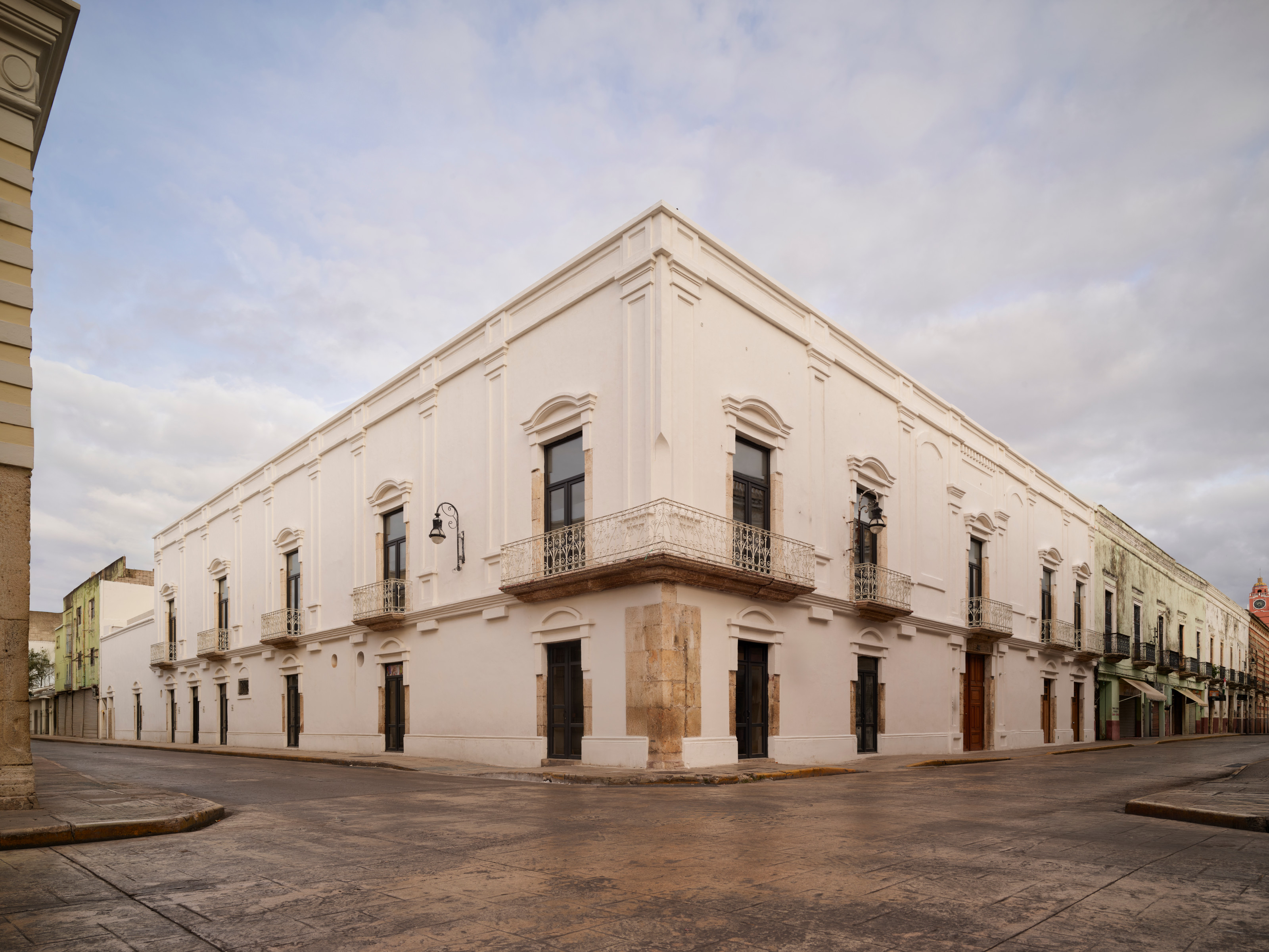 The original facade of the Hotel Sevilla