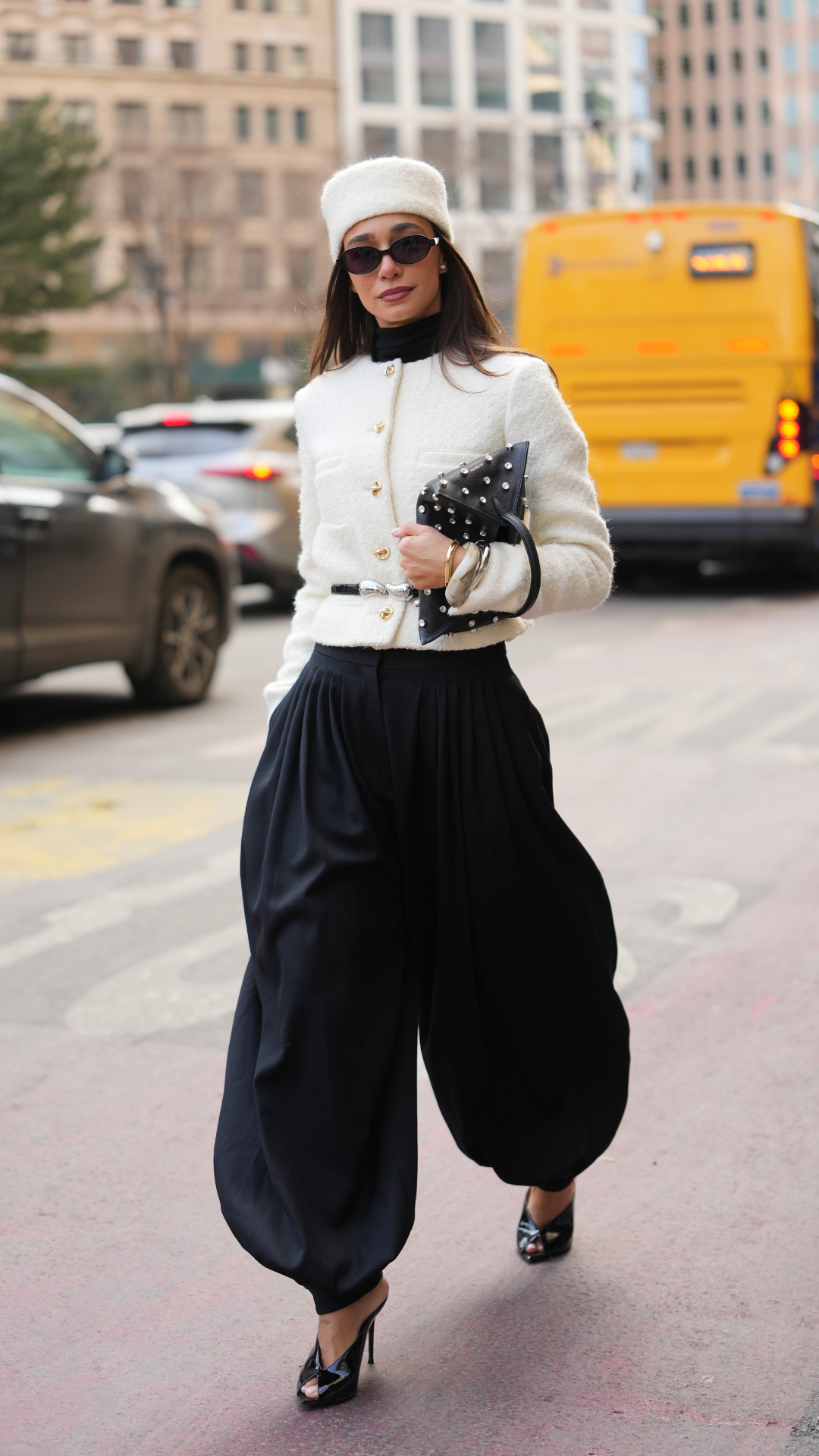 Street style peep toe sandal balloon trousers white jacket