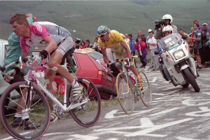 Jan Ullrich drives the pace while Pantani hangs on up the Col de la Madeleine