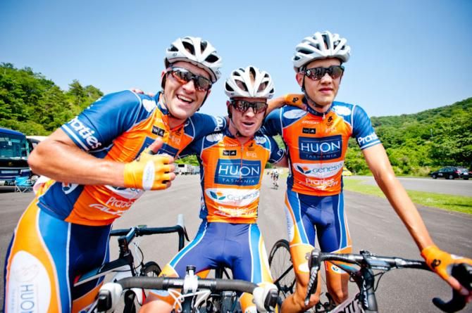 Nathan Earle (Huon - Genesys) congratulated his stage win with guys