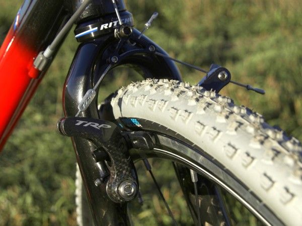 TRP's CR950 cantilevers are one of the top choices on the pro circuit and luckily for you, Redline sees fit to include them on a sub-US$3000 machine