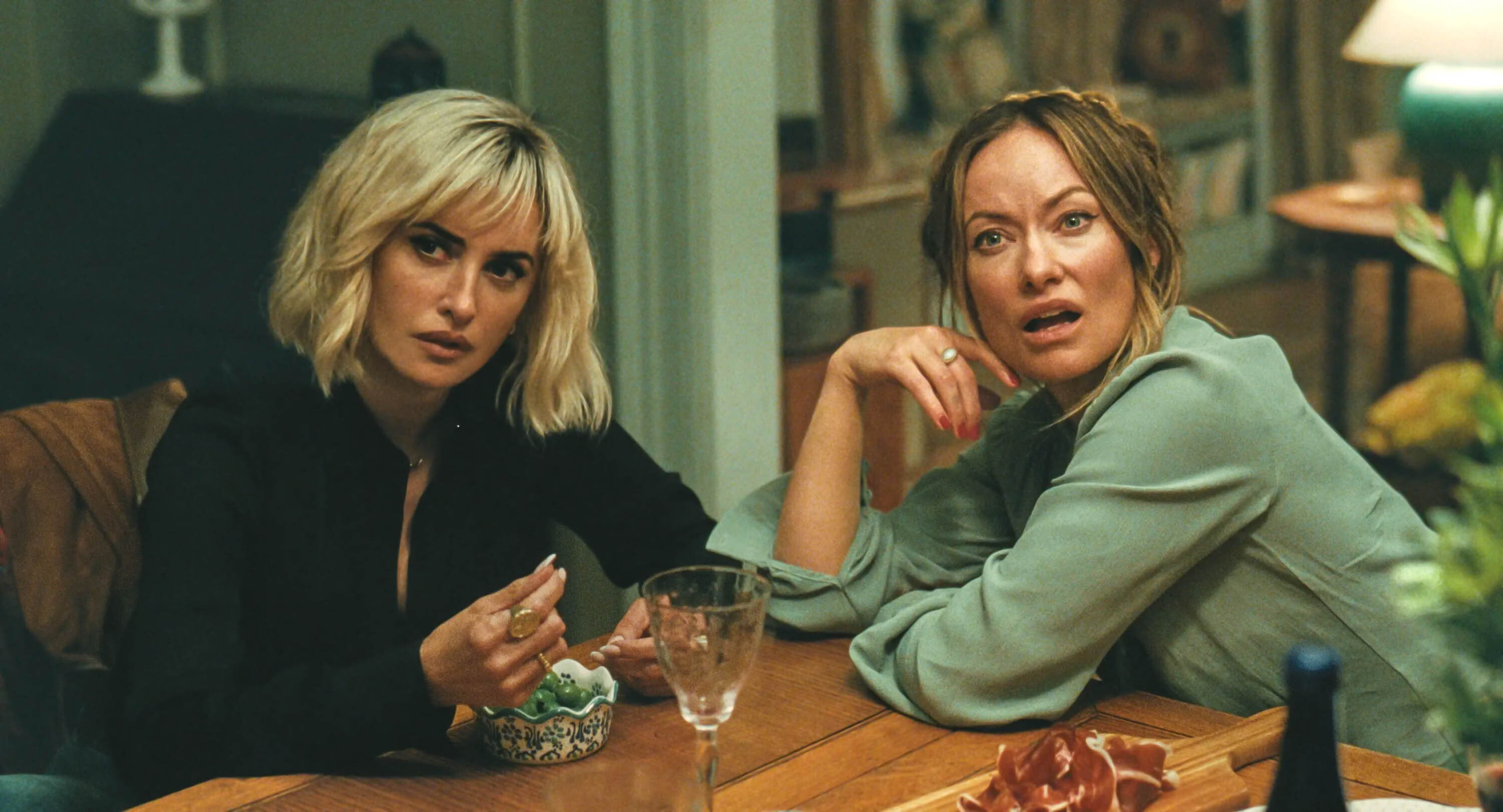 (L-R) Pen&eacute;lope Cruz and Olivia Wilde in "The Invite" (2026).