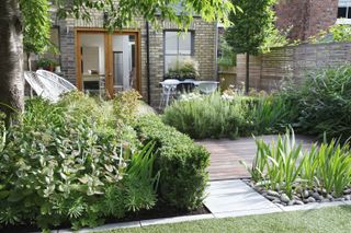 how to make a garden feel modern: zoning